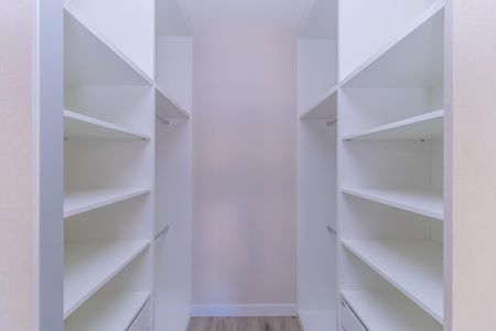 Apartamento à venda com 142m², 4 quartos e 3 vagas Apartamento à venda com 142m², 4 quartos e 3 vagasCloset