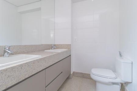 Apartamento à venda com 142m², 4 quartos e 3 vagas Apartamento à venda com 142m², 4 quartos e 3 vagasBanheiro