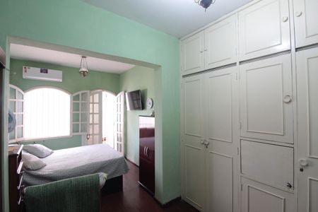 Casa à venda com 180m², 3 quartos e 2 vagasSuite