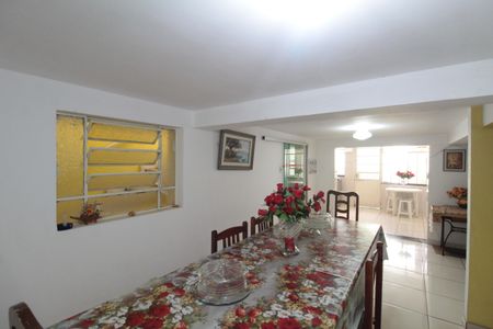 Casa à venda com 180m², 3 quartos e 2 vagasCasa 2 | Sala e Copa