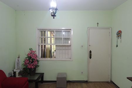 Casa à venda com 180m², 3 quartos e 2 vagasSala