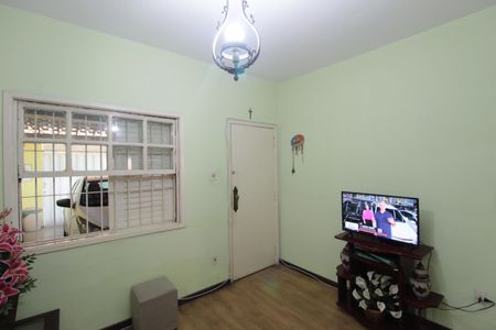 Casa à venda com 180m², 3 quartos e 2 vagasSala