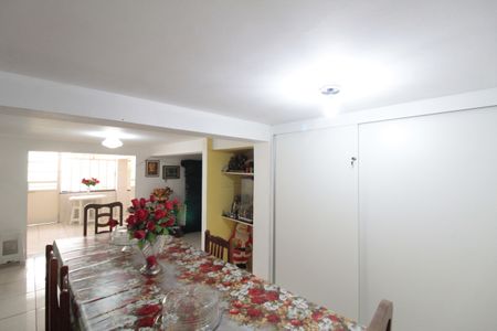 Casa à venda com 180m², 3 quartos e 2 vagasCasa 2 | Sala e Copa
