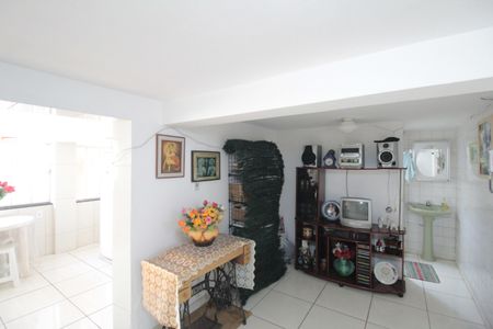 Casa à venda com 180m², 3 quartos e 2 vagasCasa 2 | Sala e Copa