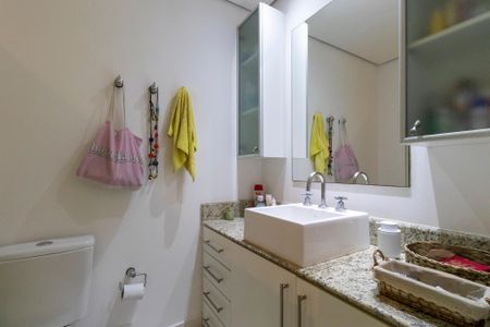 Apartamento à venda com 80m², 2 quartos e 1 vagaBanheiro da suíte 1