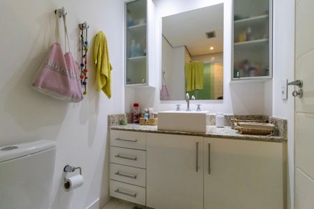Apartamento à venda com 80m², 2 quartos e 1 vagaBanheiro da suíte 1