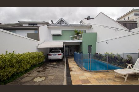 Casa de condomínio para alugar com 270m², 5 quartos e 3 vagas Casa de condomínio para alugar com 270m², 5 quartos e 3 vagasQuintal