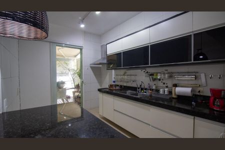 Casa de condomínio para alugar com 270m², 5 quartos e 3 vagas Casa de condomínio para alugar com 270m², 5 quartos e 3 vagasCozinha e Área de Serviço