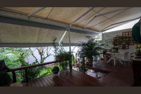 Casa de condomínio para alugar com 270m², 5 quartos e 3 vagas Casa de condomínio para alugar com 270m², 5 quartos e 3 vagasQuintal