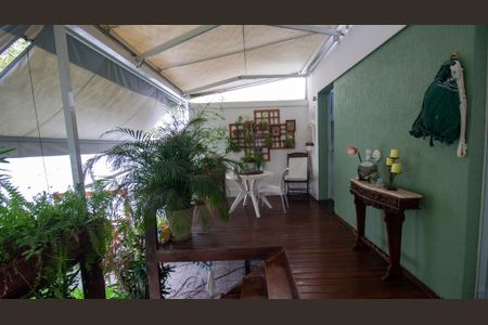 Casa de condomínio para alugar com 270m², 5 quartos e 3 vagas Casa de condomínio para alugar com 270m², 5 quartos e 3 vagasQuintal