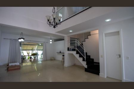 Casa de condomínio para alugar com 270m², 5 quartos e 3 vagas Casa de condomínio para alugar com 270m², 5 quartos e 3 vagasSala