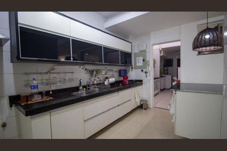 Casa de condomínio para alugar com 270m², 5 quartos e 3 vagas Casa de condomínio para alugar com 270m², 5 quartos e 3 vagasCozinha e Área de Serviço