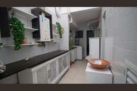 Casa de condomínio para alugar com 270m², 5 quartos e 3 vagas Casa de condomínio para alugar com 270m², 5 quartos e 3 vagasCozinha e Área de Serviço