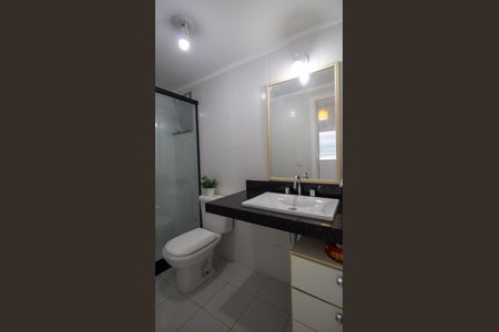 Casa de condomínio para alugar com 270m², 5 quartos e 3 vagas Casa de condomínio para alugar com 270m², 5 quartos e 3 vagasBanheiro da Suíte 2