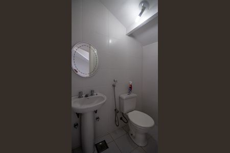 Casa de condomínio para alugar com 270m², 5 quartos e 3 vagas Casa de condomínio para alugar com 270m², 5 quartos e 3 vagasLavabo do Sotão