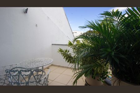 Casa de condomínio para alugar com 270m², 5 quartos e 3 vagas Casa de condomínio para alugar com 270m², 5 quartos e 3 vagasSacada da Suíte 1