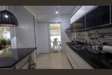 Casa de condomínio para alugar com 270m², 5 quartos e 3 vagas Casa de condomínio para alugar com 270m², 5 quartos e 3 vagasCozinha e Área de Serviço