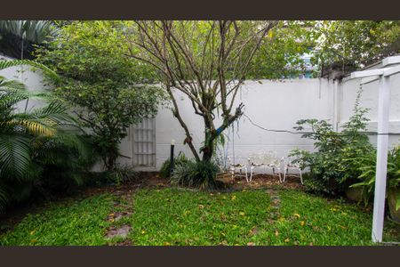 Casa de condomínio para alugar com 270m², 5 quartos e 3 vagas Casa de condomínio para alugar com 270m², 5 quartos e 3 vagasQuintal