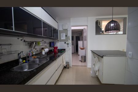 Casa de condomínio para alugar com 270m², 5 quartos e 3 vagas Casa de condomínio para alugar com 270m², 5 quartos e 3 vagasCozinha e Área de Serviço