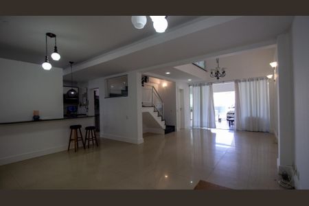 Casa de condomínio para alugar com 270m², 5 quartos e 3 vagas Casa de condomínio para alugar com 270m², 5 quartos e 3 vagasSala