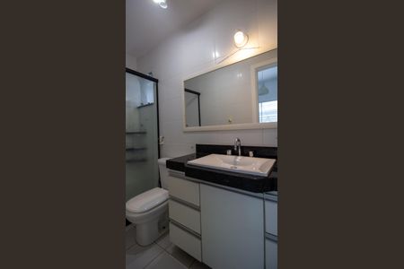 Casa de condomínio para alugar com 270m², 5 quartos e 3 vagas Casa de condomínio para alugar com 270m², 5 quartos e 3 vagasBanheiro da Suíte 3