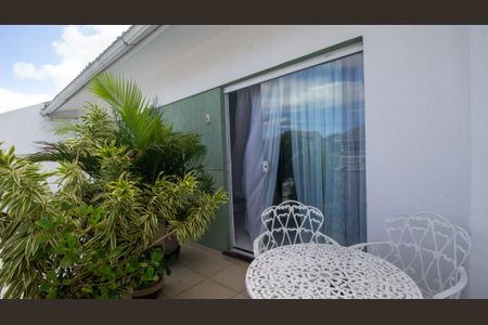 Casa de condomínio para alugar com 270m², 5 quartos e 3 vagas Casa de condomínio para alugar com 270m², 5 quartos e 3 vagasSacada da Suíte 1