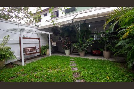 Casa de condomínio para alugar com 270m², 5 quartos e 3 vagas Casa de condomínio para alugar com 270m², 5 quartos e 3 vagasQuintal