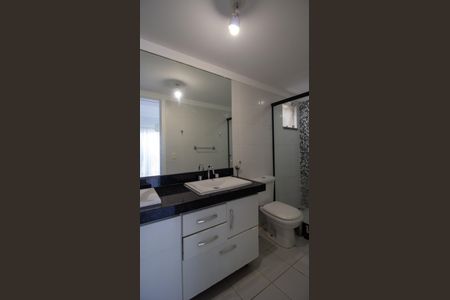 Casa de condomínio para alugar com 270m², 5 quartos e 3 vagas Casa de condomínio para alugar com 270m², 5 quartos e 3 vagasBanheiro da Suíte 1