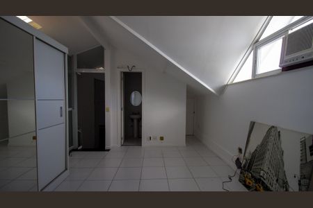 Casa de condomínio para alugar com 270m², 5 quartos e 3 vagas Casa de condomínio para alugar com 270m², 5 quartos e 3 vagasSotão