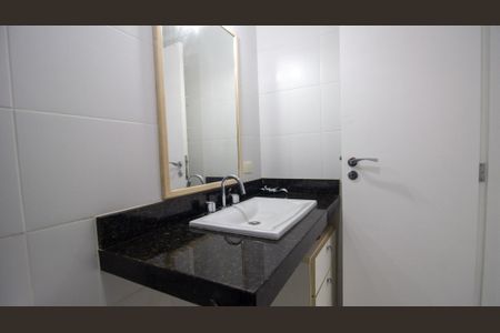 Casa de condomínio para alugar com 270m², 5 quartos e 3 vagas Casa de condomínio para alugar com 270m², 5 quartos e 3 vagasBanheiro da Suíte 2