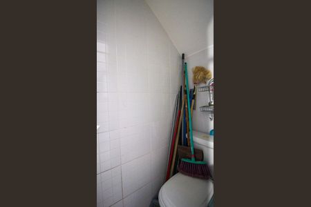 Casa de condomínio para alugar com 270m², 5 quartos e 3 vagas Casa de condomínio para alugar com 270m², 5 quartos e 3 vagasBanheiro de Serviço