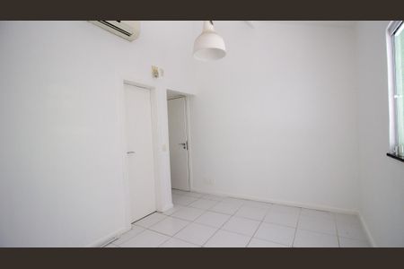 Casa de condomínio para alugar com 270m², 5 quartos e 3 vagas Casa de condomínio para alugar com 270m², 5 quartos e 3 vagasSuíte 3