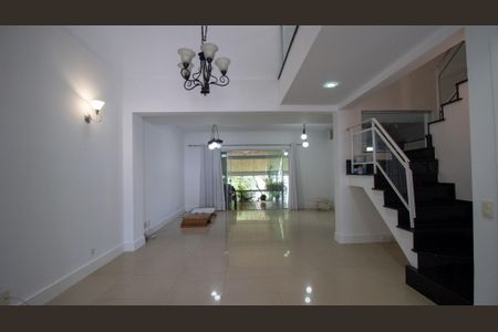 Casa de condomínio para alugar com 270m², 5 quartos e 3 vagas Casa de condomínio para alugar com 270m², 5 quartos e 3 vagasSala