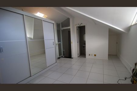 Casa de condomínio para alugar com 270m², 5 quartos e 3 vagas Casa de condomínio para alugar com 270m², 5 quartos e 3 vagasSotão