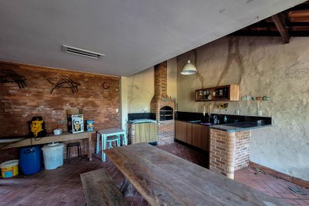 Casa de condomínio à venda com 180m², 4 quartos e 2 vagasQuintal