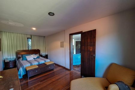 Casa de condomínio à venda com 180m², 4 quartos e 2 vagasSuíte 1