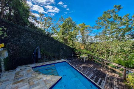 Casa de condomínio à venda com 180m², 4 quartos e 2 vagasQuintal