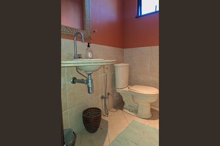 Casa de condomínio à venda com 180m², 4 quartos e 2 vagasLavabo