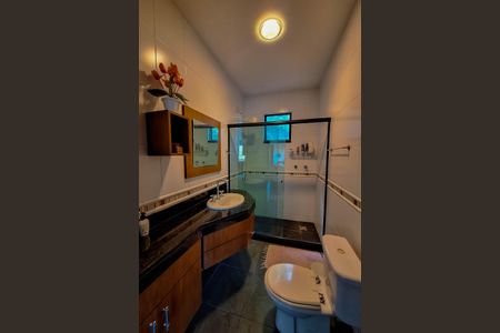 Casa de condomínio à venda com 180m², 4 quartos e 2 vagasBanheiro Social