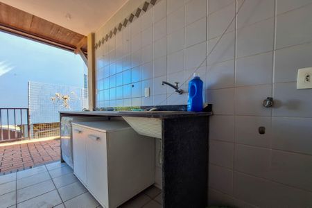 Casa de condomínio à venda com 180m², 4 quartos e 2 vagasÁrea de Serviço