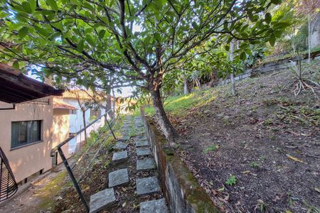 Casa de condomínio à venda com 180m², 4 quartos e 2 vagasQuintal