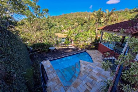 Casa de condomínio à venda com 180m², 4 quartos e 2 vagasQuintal