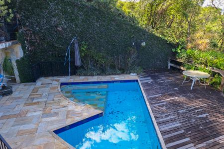 Casa de condomínio à venda com 180m², 4 quartos e 2 vagasQuintal