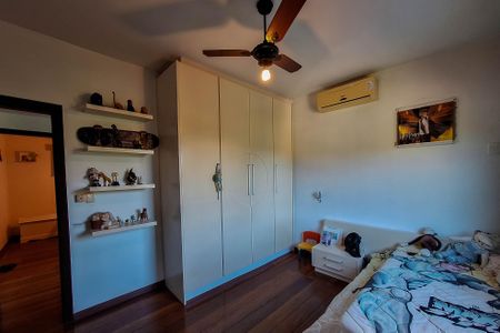 Casa de condomínio à venda com 180m², 4 quartos e 2 vagasQuarto 1