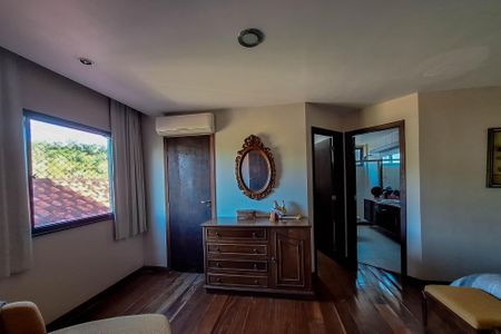 Casa de condomínio à venda com 180m², 4 quartos e 2 vagasSuíte 1