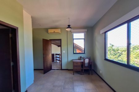 Casa de condomínio à venda com 180m², 4 quartos e 2 vagasSuíte 2