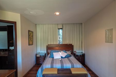 Casa de condomínio à venda com 180m², 4 quartos e 2 vagasSuíte 1