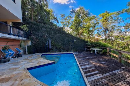 Casa de condomínio à venda com 180m², 4 quartos e 2 vagasQuintal