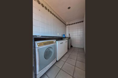 Casa de condomínio à venda com 180m², 4 quartos e 2 vagasÁrea de Serviço