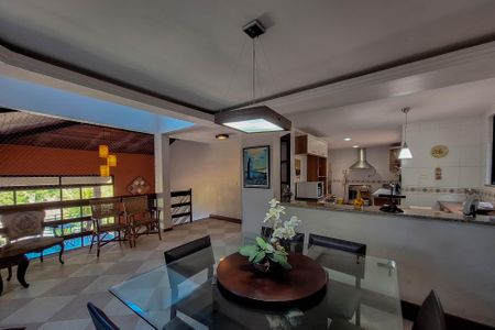 Casa de condomínio à venda com 180m², 4 quartos e 2 vagasSala 2